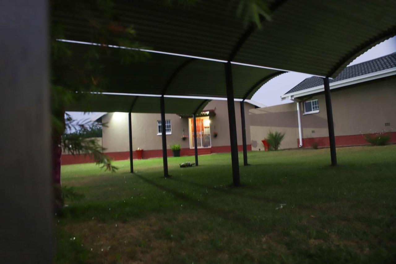 Delux Guesthouse Volksrust Luaran gambar