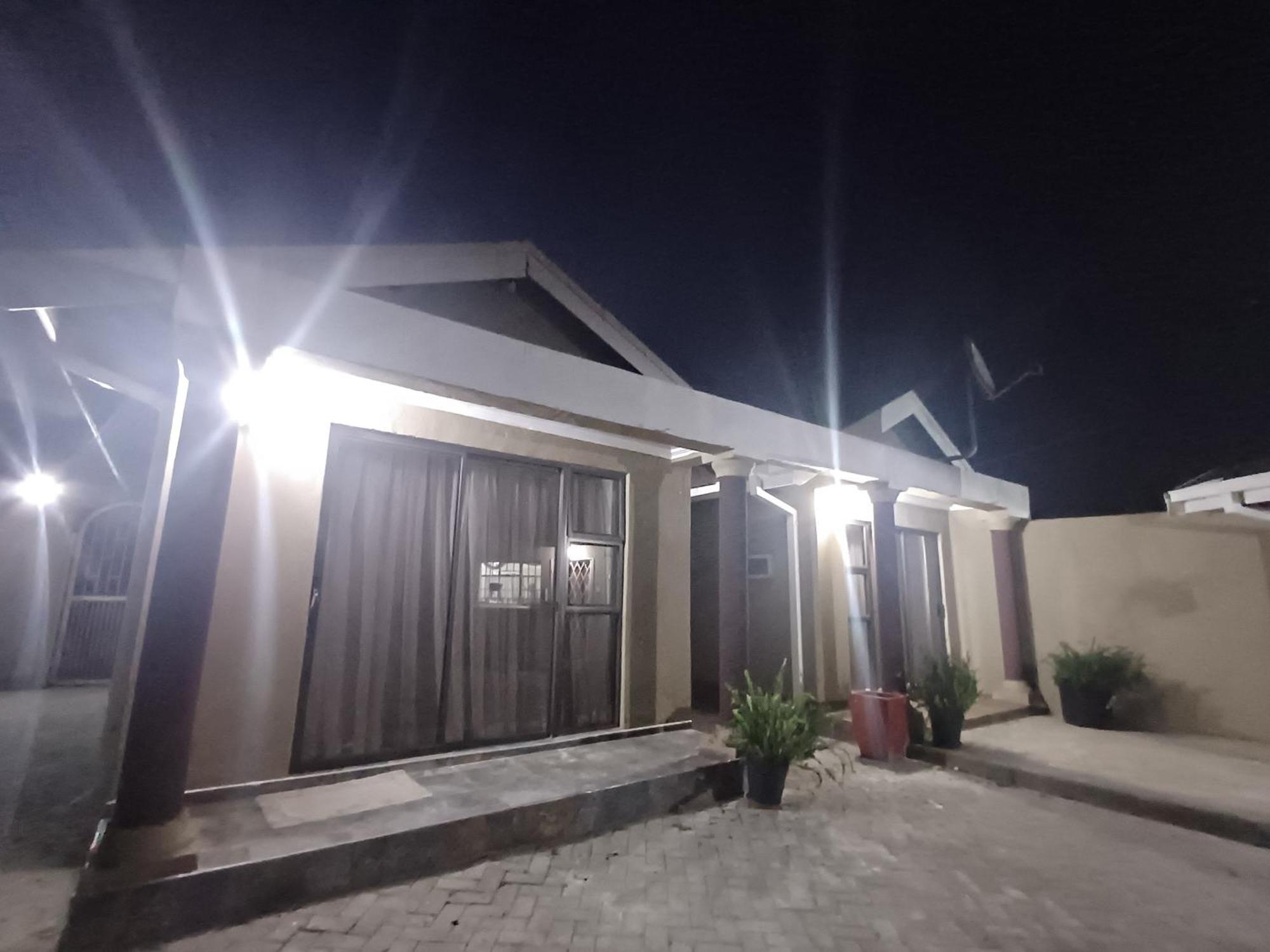 Delux Guesthouse Volksrust Luaran gambar